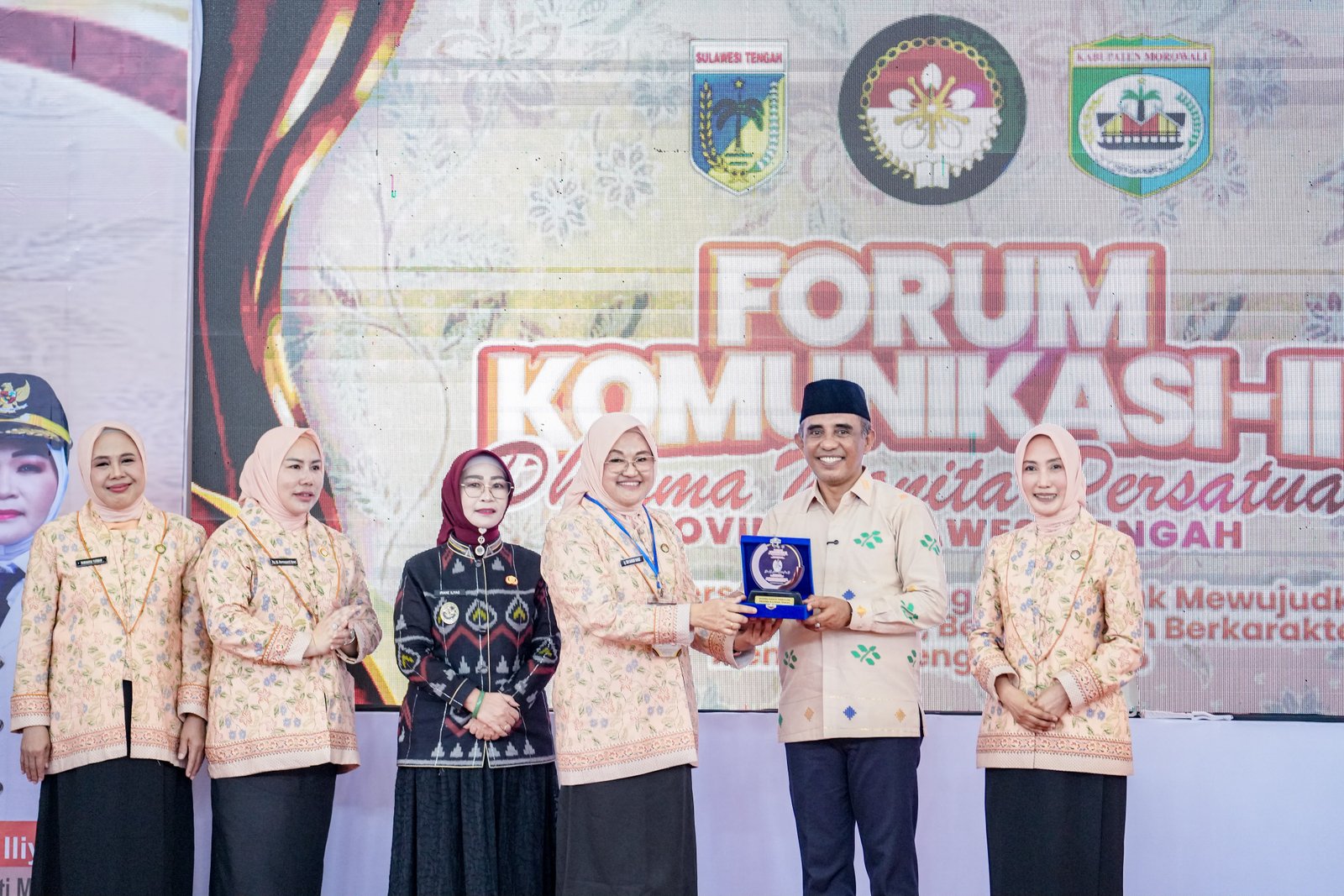 Gubernur Anwar Hafid Buka Forkom DWP Sulteng: Birokrat Harus Melayani Rakyat, Bukan Minta Dilayani