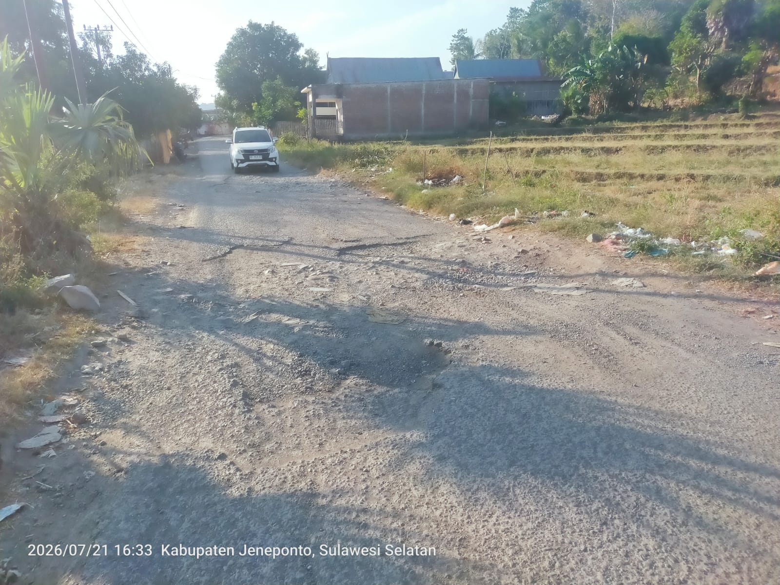 Jalan Rusak Parah di Desa Bontoramba Kecamatan Bontoramba Kabupaten Jeneponto,Ancam Keselamatan Warga