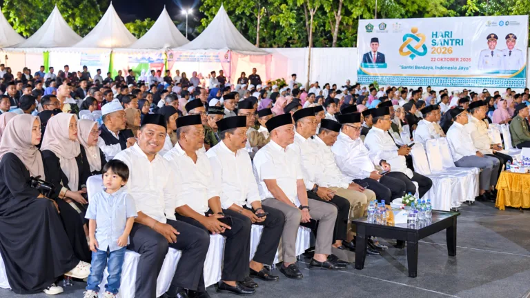 Malam Penutupan Festival Ponpes Takalar, Pejabat Eselon II dan Camat Saksikan Pergelaran Seni dari Barisan Kedua