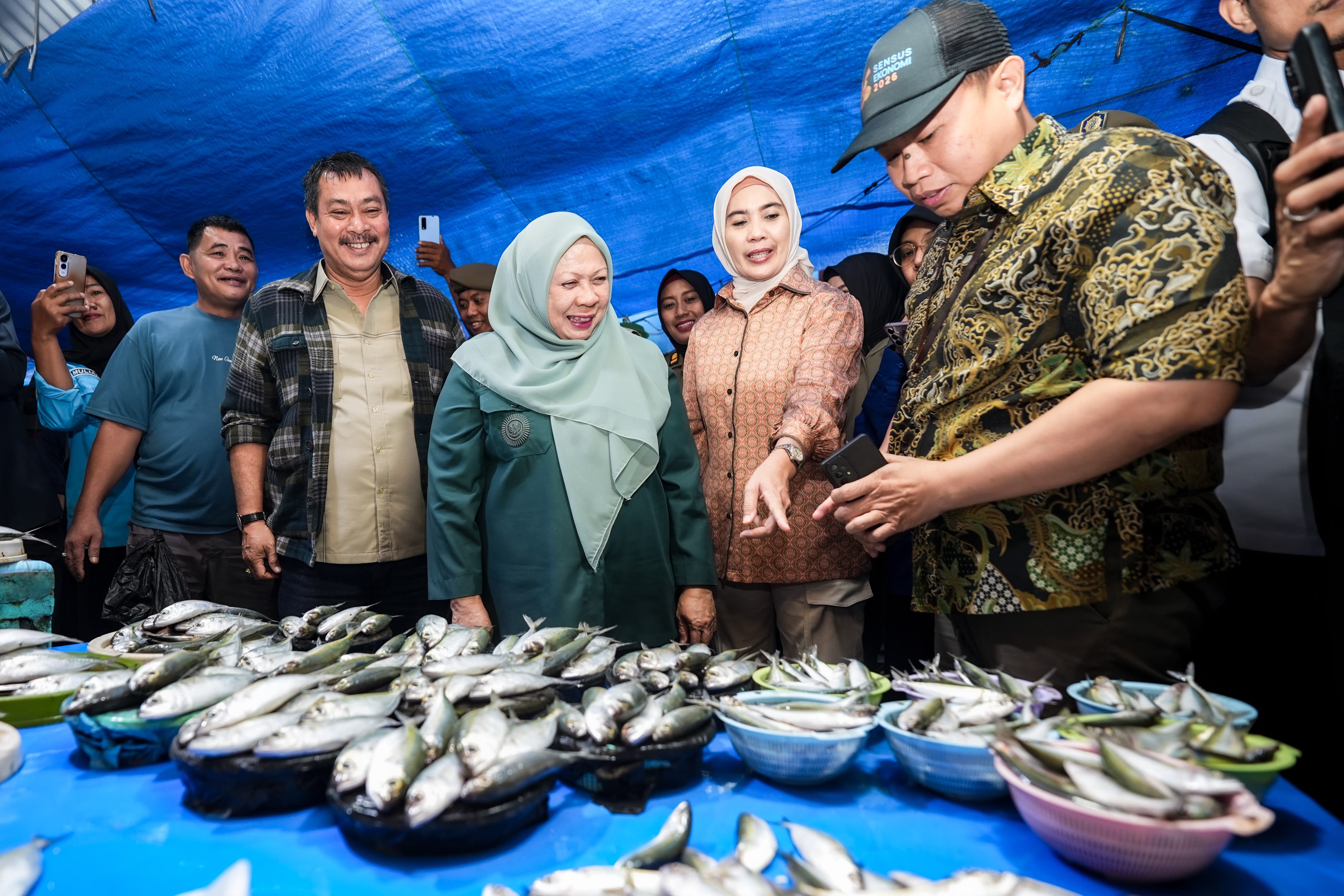 Wagub Reny A.Lamadjido dan Bupati Tolitoli Sidak Pasar Susumbolan, Pastikan Harga dan Stok Bahan Pokok Stabil