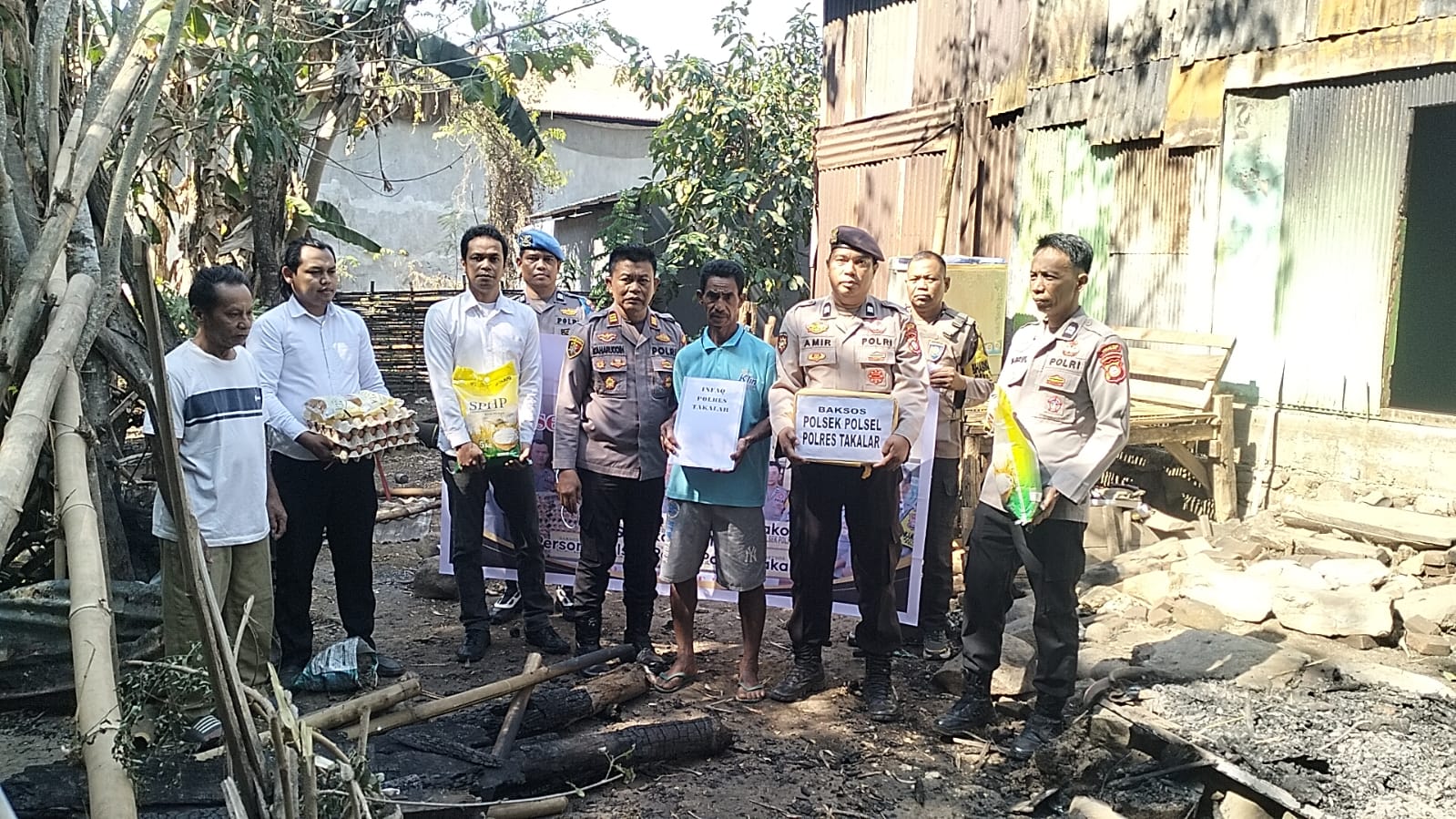 Polsek Polsel dan Polres Takalar Salurkan Bantuan untuk Korban Kebakaran di Polongbangkeng Selatan