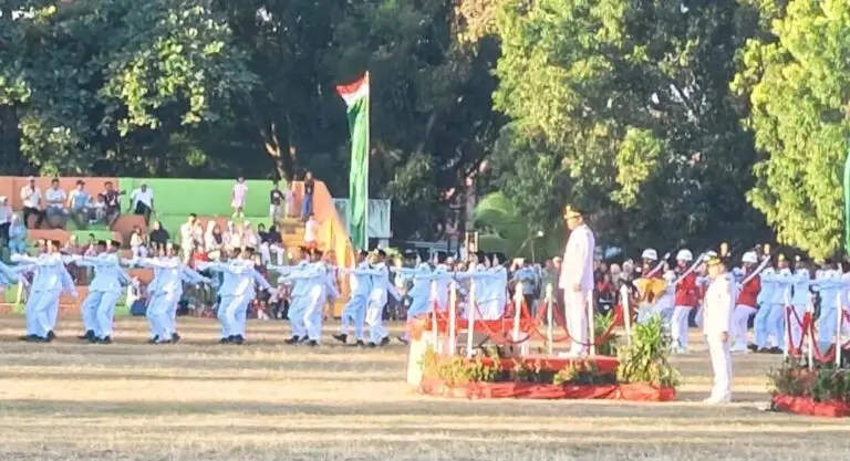 Upacara Penurunan Bendera HUT RI ke-81 di Kabupaten Takalar Berlangsung khidmat,Wabup Hengky Bertindak Jadi Pembina Upacara