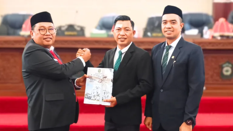 Paripurna DPRD Takalar, Bupati Daeng Manye dan Pimpinan Dewan Teken Persetujuan KUA-PPAS 2026