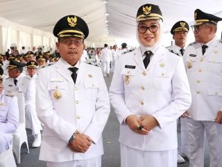 Secara Resmi Bupati dan Wakil Bupati Pasangkayu Terpilih Kabupaten Pasangkayu Periode 2025 - 2030 "Yaumil Ambo Djiwa S.H dan Dr.Hj.Herny S.Sos,M.Si"Dilantik Oleh Presiden RI Prabowo Subianto,di Istana Kepresidenan