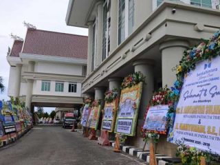 Resmi Dilantik di Jakarta,Bupati Ardiansyah dan Wabup Mahyunadi Kebanjiran Karangan Bunga di Sangatta