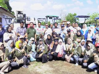 100 Hari Kerja Bupati dan Wakil Bupati Takalar,Daeng Manye Serahkan Bantuan Alsintan Untuk Petani Takalar