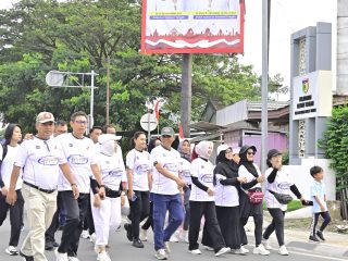 HUT ke-67 SMAN 1 Palu,Gubernur Sulteng H.Anwar Hafid Lepas Fun Walk