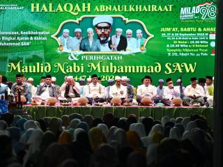 Puncak Milad ke-98 dan Maulid Nabi,Gubernur Anwar Hafid Serahkan 1.000 Paket Sembako untuk Guru Alkhairaat