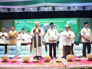 Milad Al Khairaat ke-98,Habib Alwi Bin Saggaf Al-Jufri: 9 Berani Gubernur Anwar Hafid Sejalan dengan Misi Guru Tua