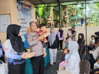 Jum'at Berkah di Mappakasunggu: Polres Takalar Hadirkan Gizi untuk Anak Stunting dan Ibu Jamil