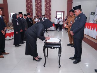 Gubernur Sulteng Lantik Pengurus BPSK Kabupaten Banggai Periode 2025–2030