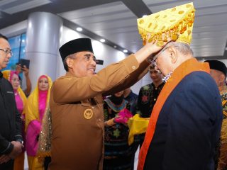 ‎Perkuat Diplomasi Budaya Internasional,Gubernur Anwar Hafid Sambut Kedatangan Presiden Dunia Melayu Dunia Islam "DMDI" di Bandara SIS Al Jufri Palu