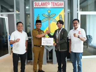 Didampingi KONI, Gubernur Sulteng Serahkan Bonus kepada Atlet Peraih Medali SEA Games Thailand 2025
